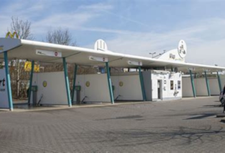 Mobiler Messerschleifer beim Flohmarkt vor OBI Bernau