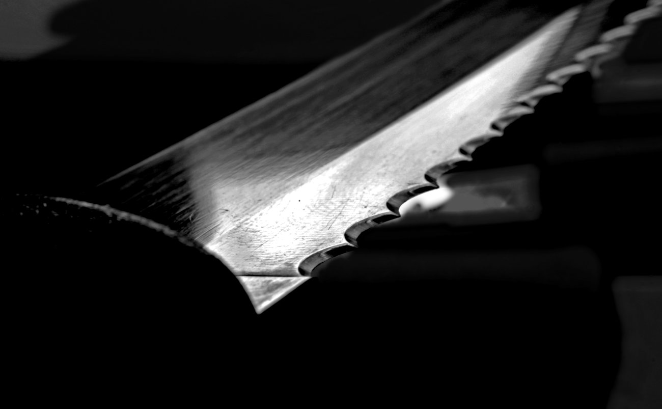 Brotmesser mit Wellenschliff